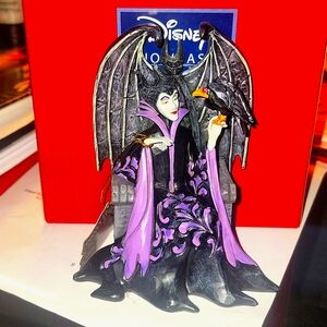 NWT  🎁 Disney MALEFICENT "mistress of evil" figurine